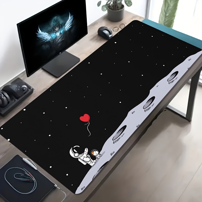 Desk Setup Laptop And Pc - Большой игровой коврик для мыши «Космонавт